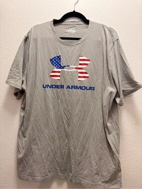 Under Armour Men’s Light Gray Tee with American Flag Logo